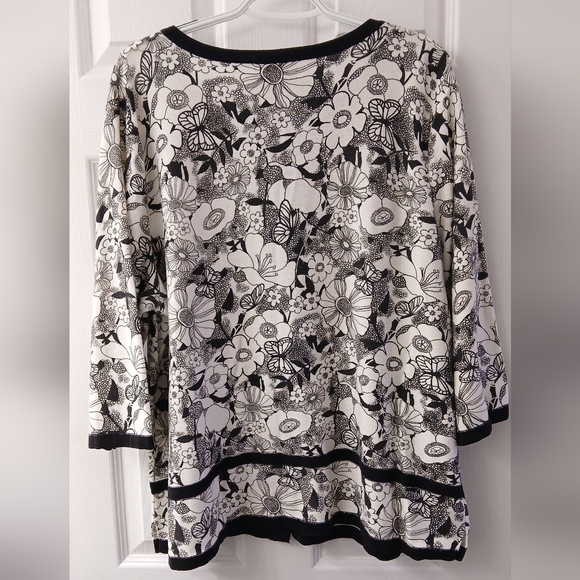 CJ Banks Floral Cardigan – Size 2X – Black & White Statement Knit - Picture 7 of 7